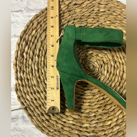 Elegant Green Suede Heels with Ankle Strap - Picture 7 of 7